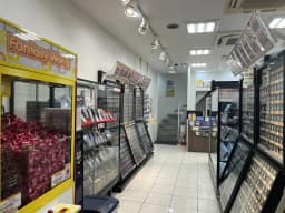 カードショップの画像