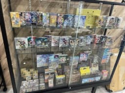 カードショップの画像