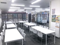 カードショップの画像