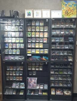 カードショップの画像