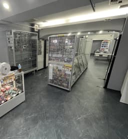 カードショップの画像