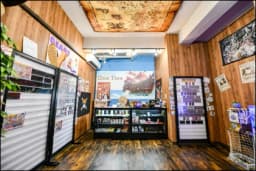 カードショップの画像