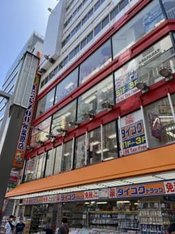 カードショップの画像