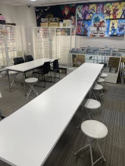 カードショップの画像