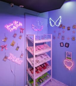 カードショップの画像