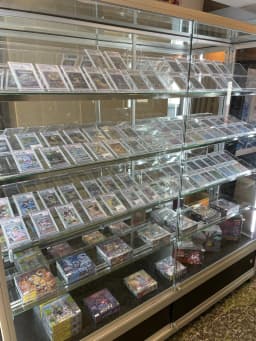 カードショップの画像