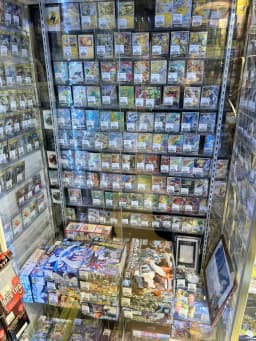 カードショップの画像