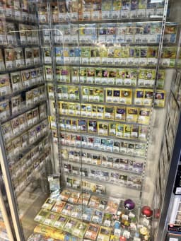 カードショップの画像