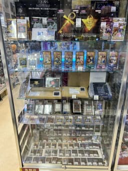 カードショップの画像