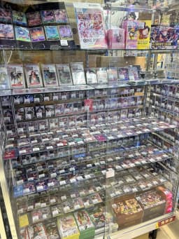 カードショップの画像