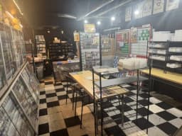 カードショップの画像