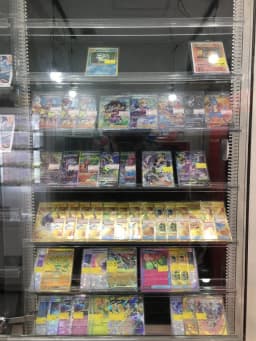 カードショップの画像