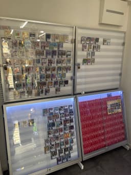 カードショップの画像