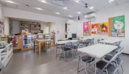 カードショップの画像