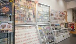 カードショップの画像