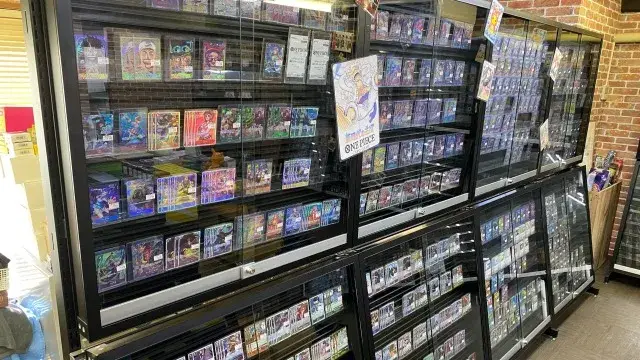トレカ専門店の店内